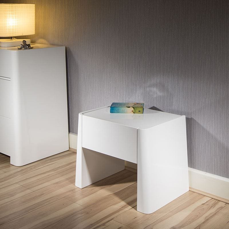 Beautiful Modern Quatropi Bedside Cabinet / Table in White Gloss
