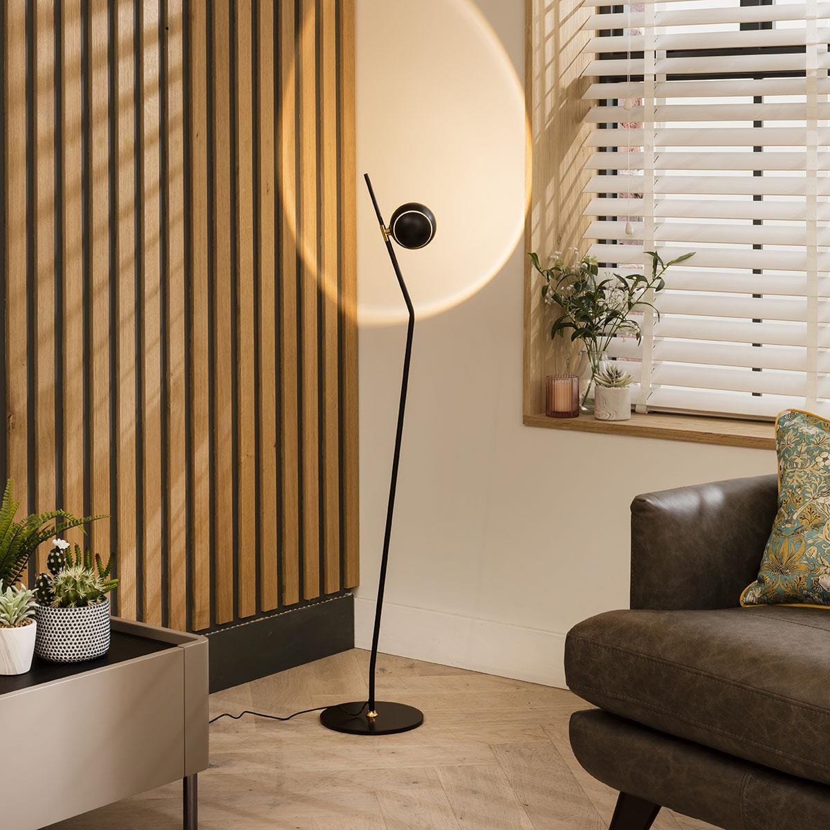 Industrial Floor Lamp Black Metal Modern Angled Design - Dimmable LED