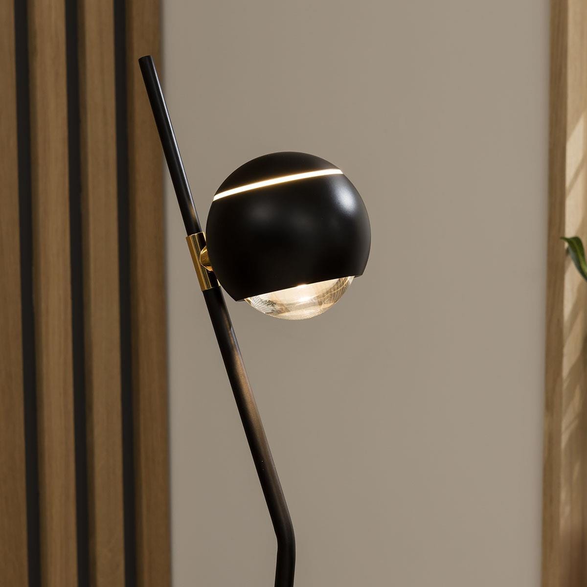 Industrial Floor Lamp Black Metal Modern Angled Design - Dimmable LED