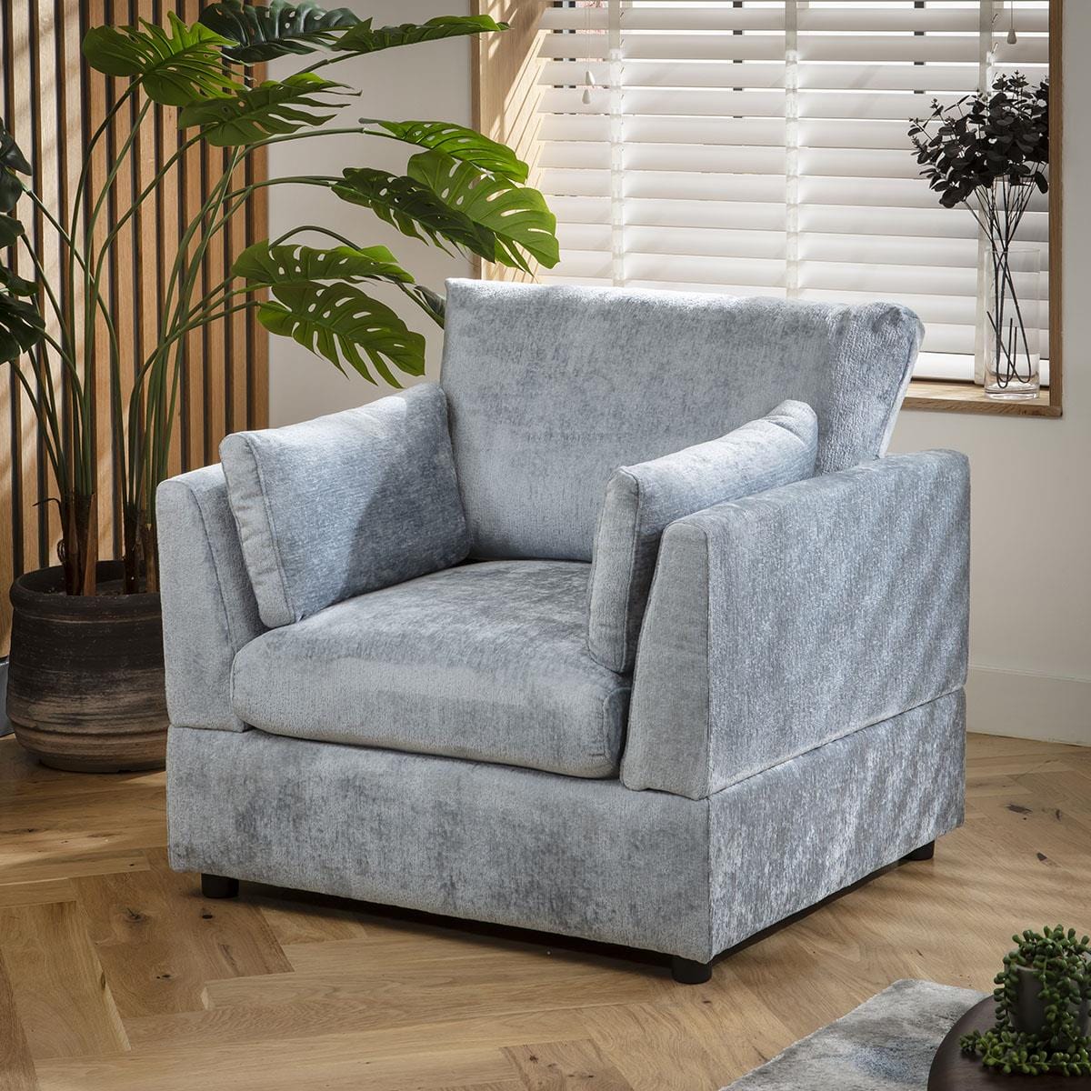 Sully Armchair Blue Chenille 96x89cm