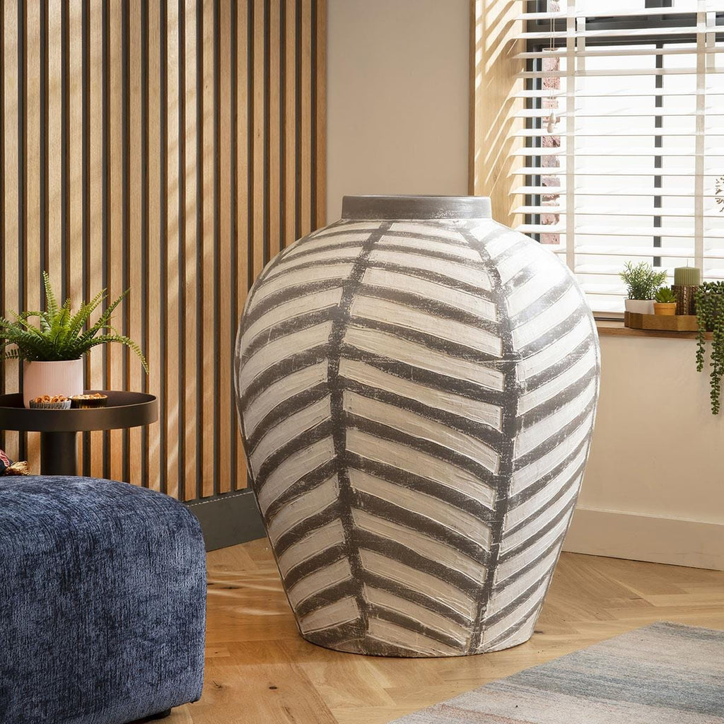 Quatropi 132XL Extra Large White Zebra Vase 1000 High 800 Wide