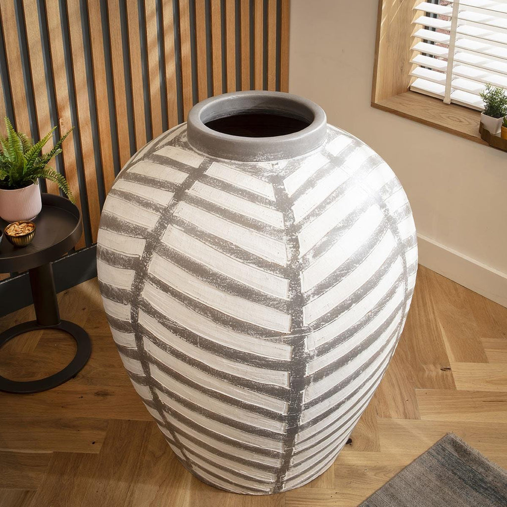 Quatropi 132XL Extra Large White Zebra Vase 1000 High 800 Wide