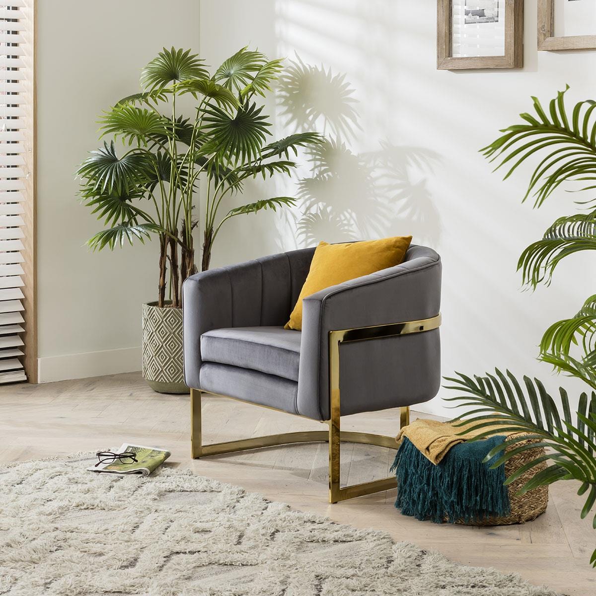 Quatropi Accent Chair Grey Velvet Tufted Curved Back on Gold Frame