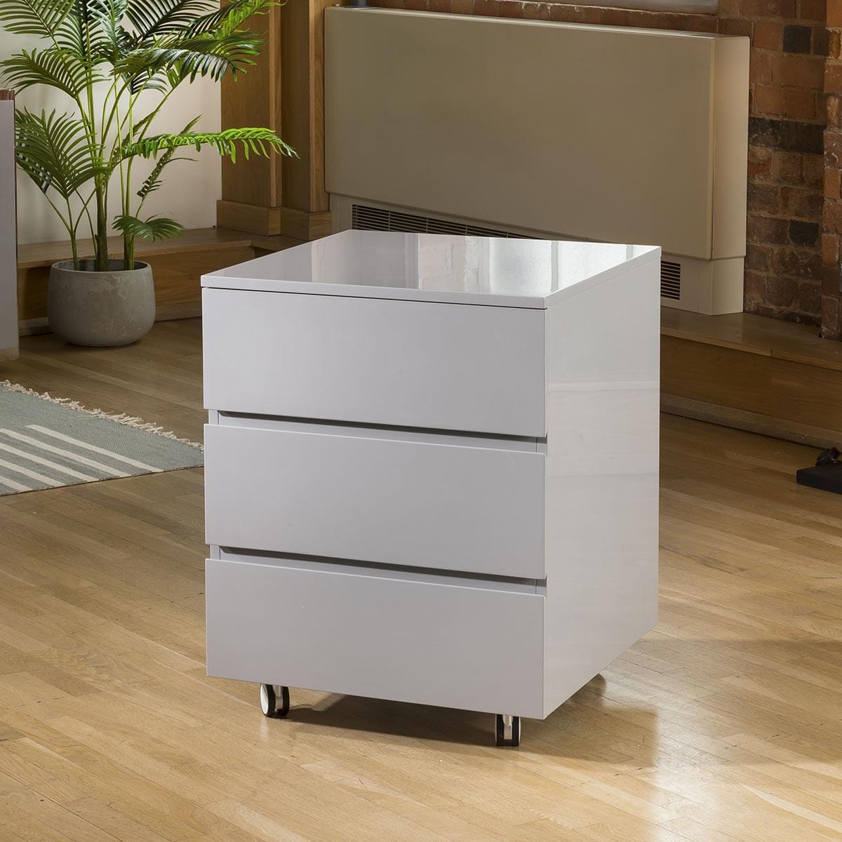Quatropi Designer Linea Chest Of 3 Drawer Grey Gloss 3 Drawers & Wheels