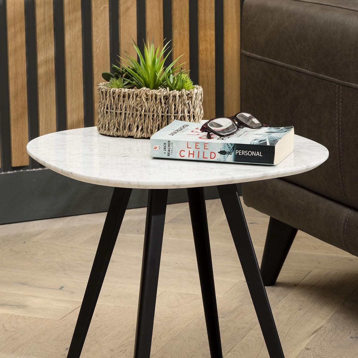 Quatropi Modern White Marble Side Table - Scandi-Inspired Luxury Metal Leg Design