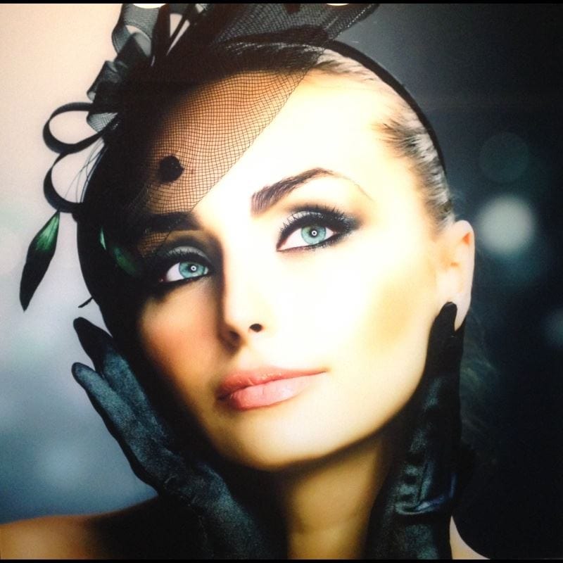 Stunning Large 1m x 1m Photo Art On Acrylic. Female Portrait GN6138