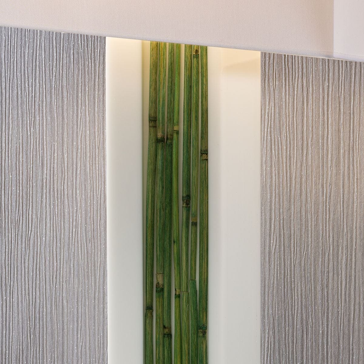 Stunning + Unique Acrylic / Bamboo table lamp/light white shade Guana